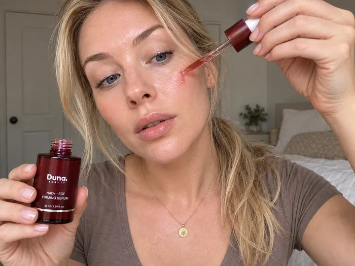 AI-generated illustration of a woman holding Duna Beauty serum