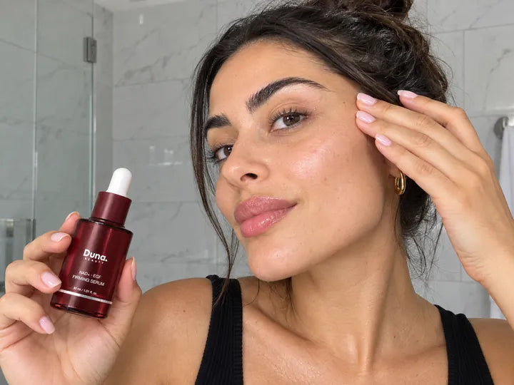 AI-generated illustration of a woman holding Duna Beauty serum